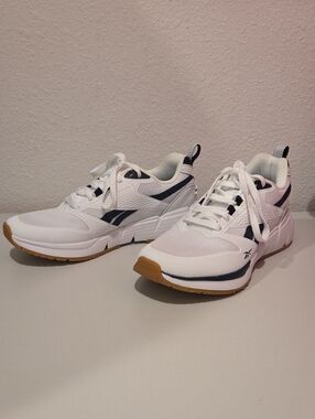 Reebok White and Navy Athletic Sneakers with Gum Sole NWOT